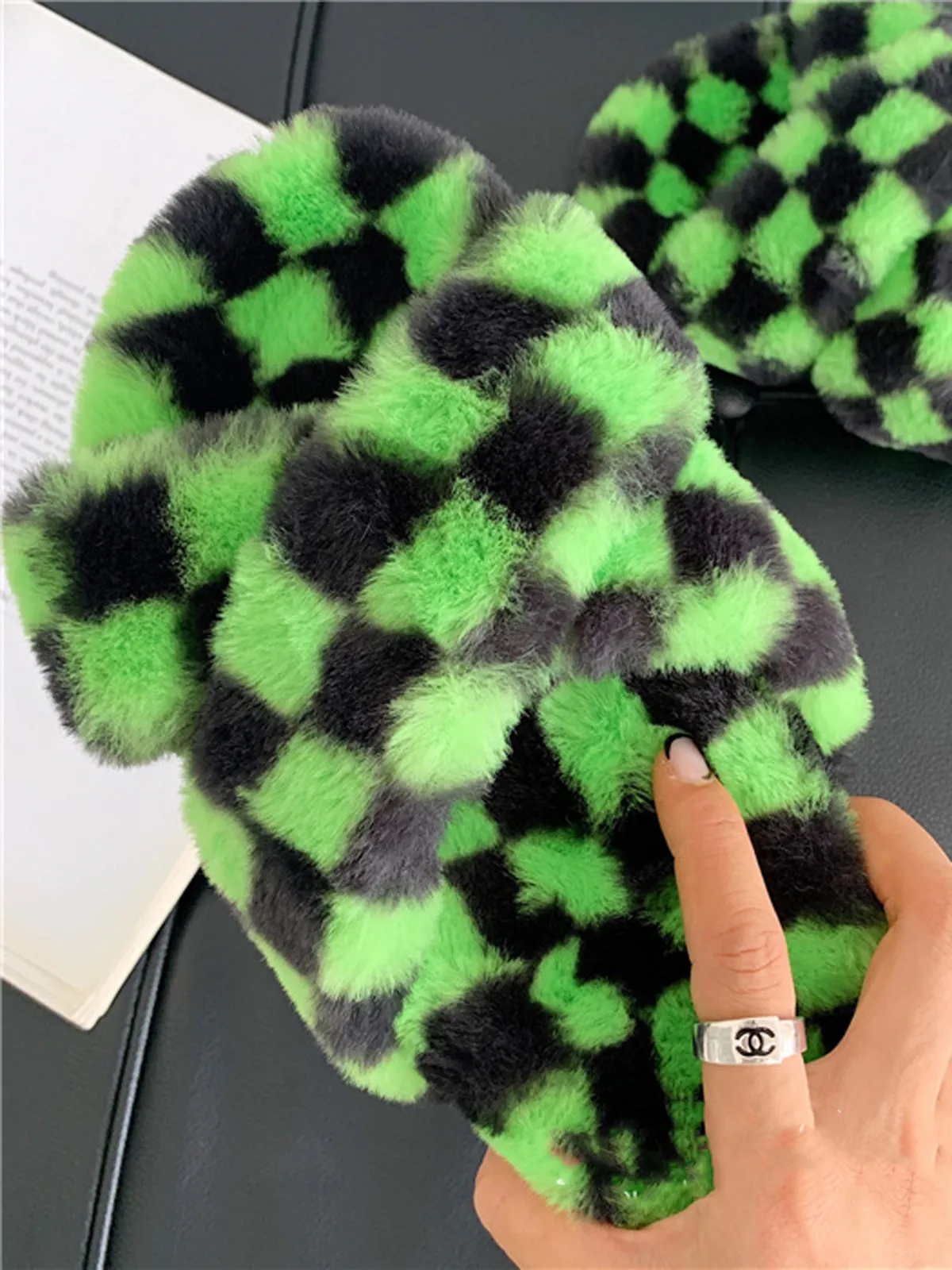 Checkerboard Print Plush Slippers -Green