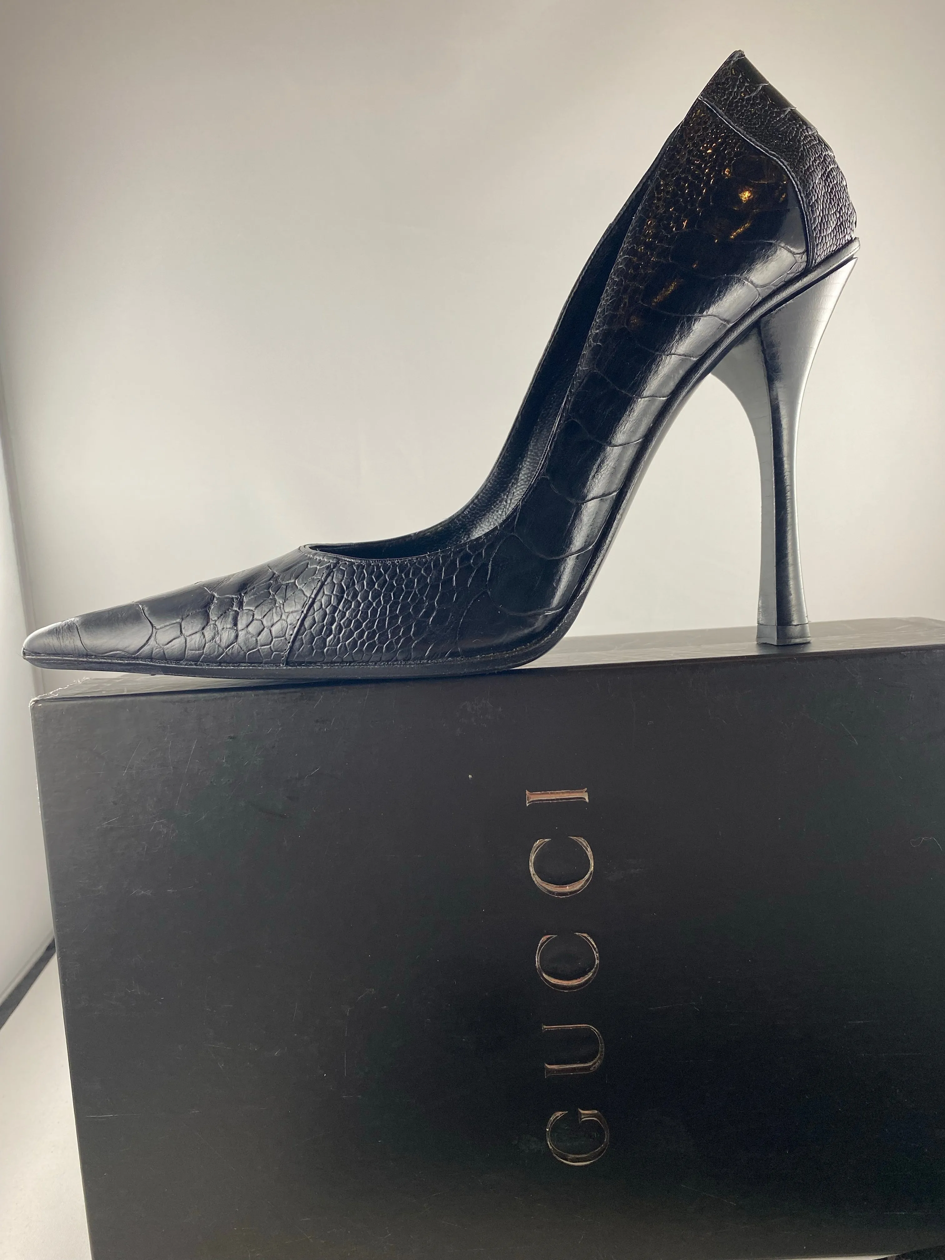 Iconic Tom Ford For Gucci Ostrich pointed pumps- IT 38
